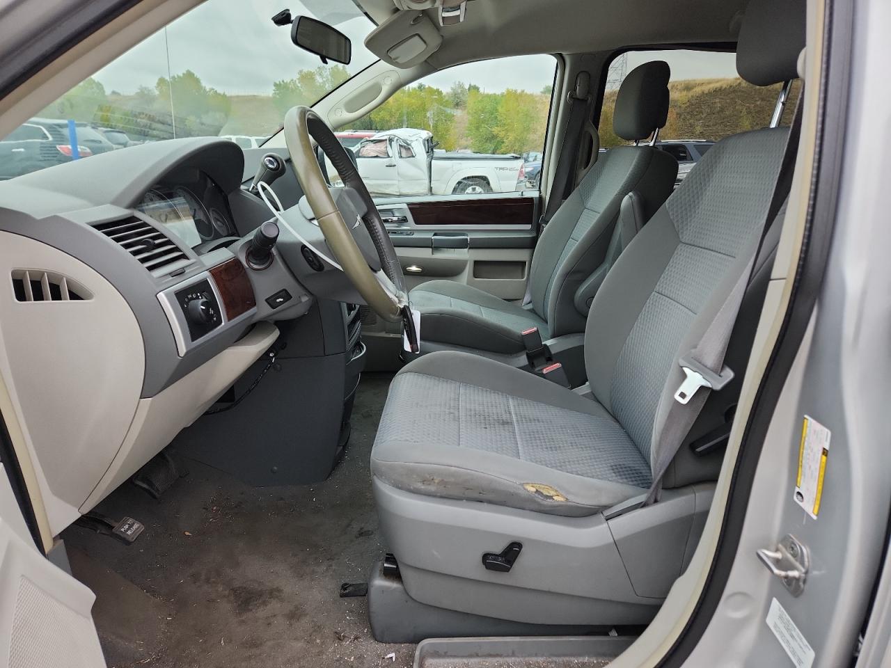 2010 Chrysler Town & Country Touring VIN: 2A4RR5D15AR369869 Lot: 95025935