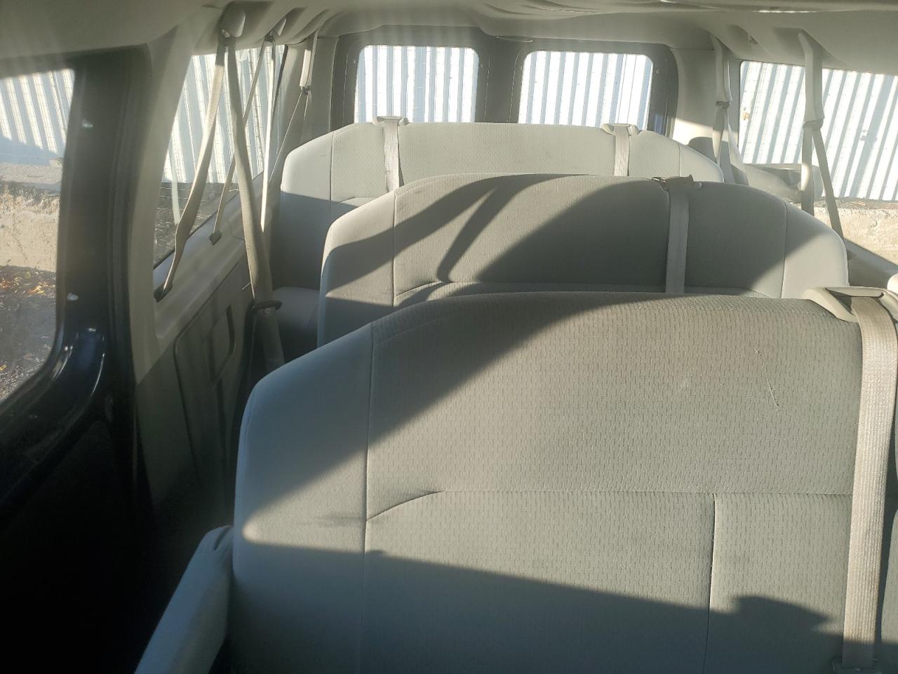 2009 Ford Econoline E350 Super Duty Wagon VIN: 1FBNE31L69DA18126 Lot: 89825095