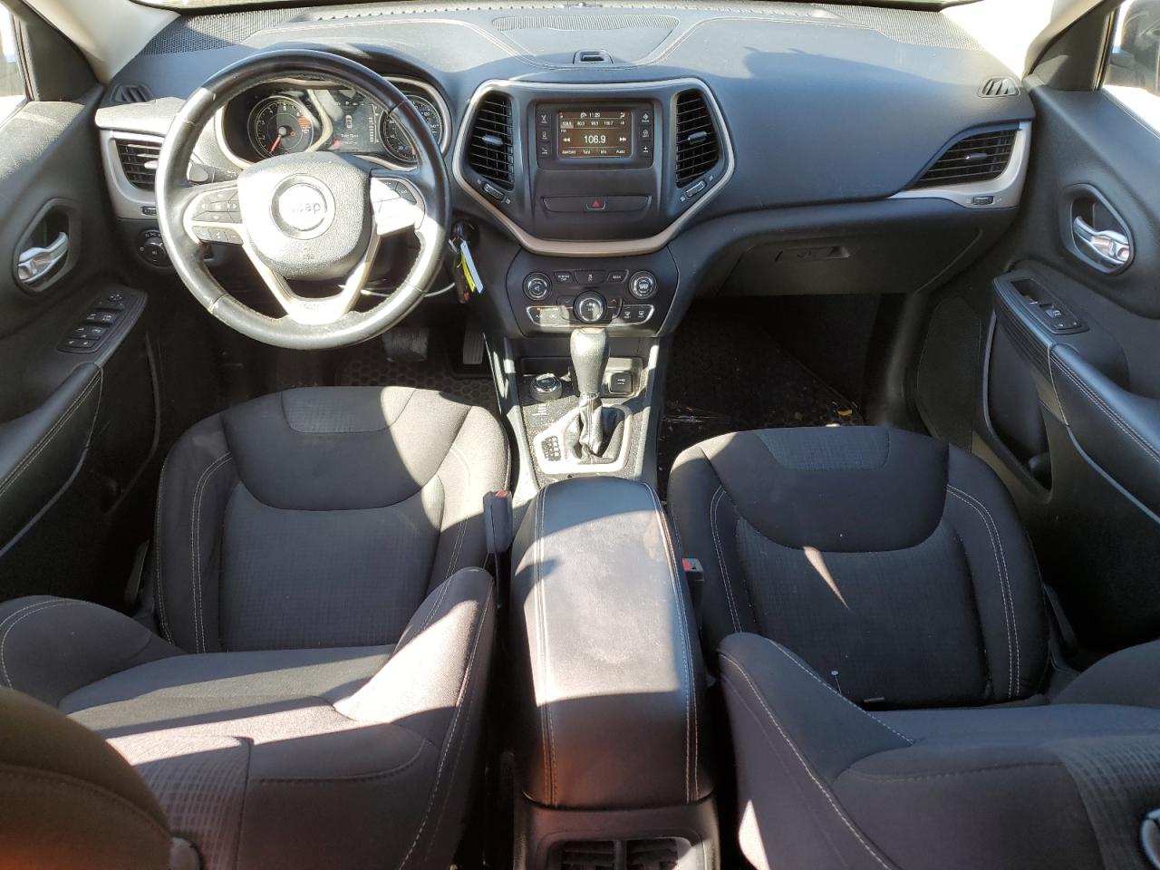 2016 Jeep Cherokee Latitude VIN: 1C4PJMCB7GW333058 Lot: 89691255