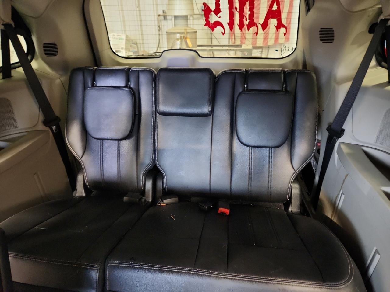 2015 Chrysler Town & Country Touring L VIN: 2C4RC1CG9FR742876 Lot: 85575285