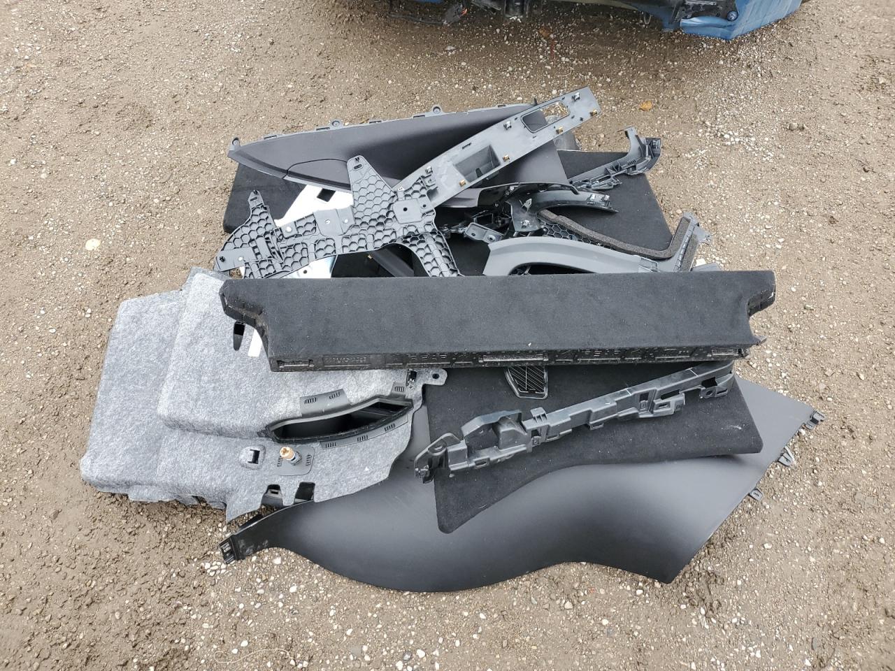 2017 Tesla Model X VIN: 5YJXCDE2XHF059559 Lot: 87372975