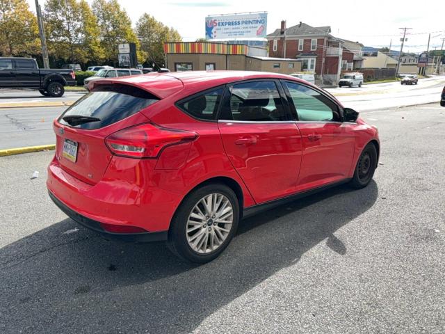 Хэтчбеки FORD FOCUS 2016 Красный