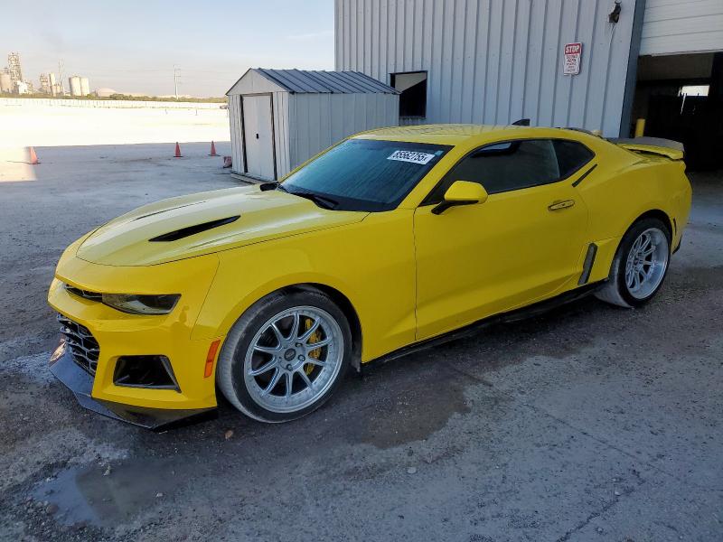 Купе CHEVROLET CAMARO 2017 Желтый