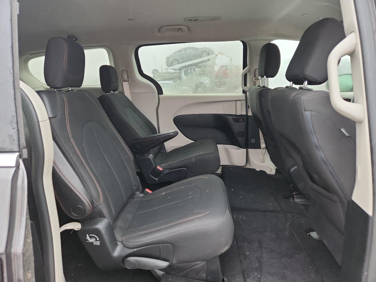 2018 Chrysler Pacifica Touring VIN: 2C4RC1DG5JR148700 Lot: 90556645