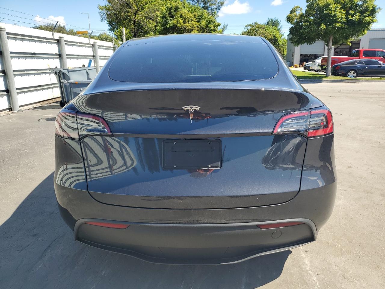 2024 Tesla Model Y VIN: 7SAYGDED7RF212493 Lot: 82731885