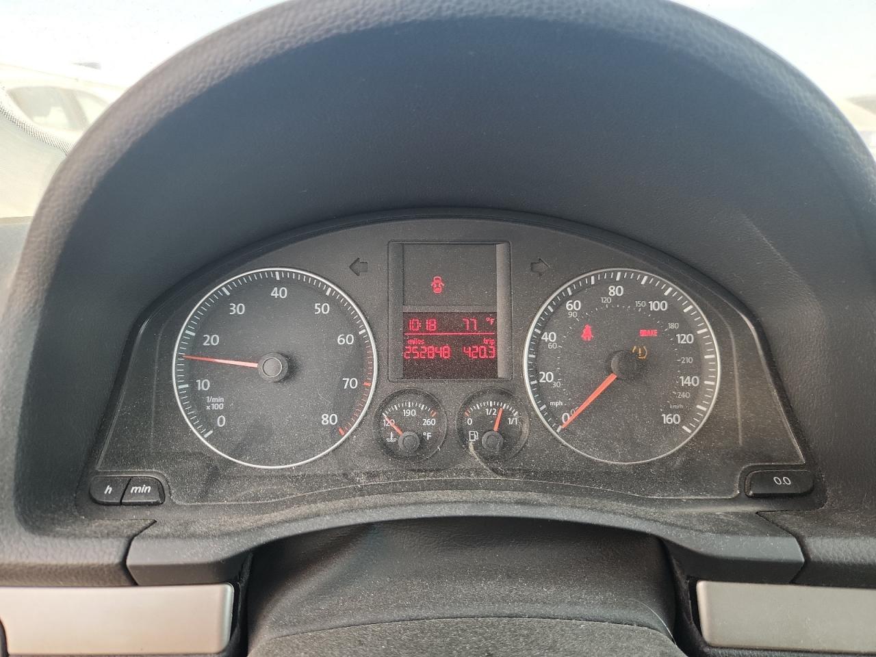 2009 Volkswagen Rabbit VIN: WVWAA71K69W047960 Lot: 84747105