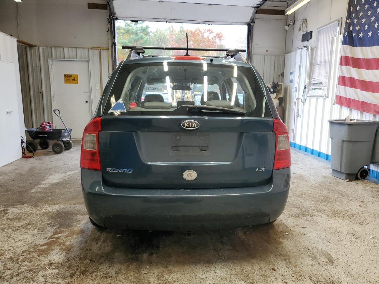 2009 Kia Rondo Base VIN: KNAFG529897279908 Lot: 90282775