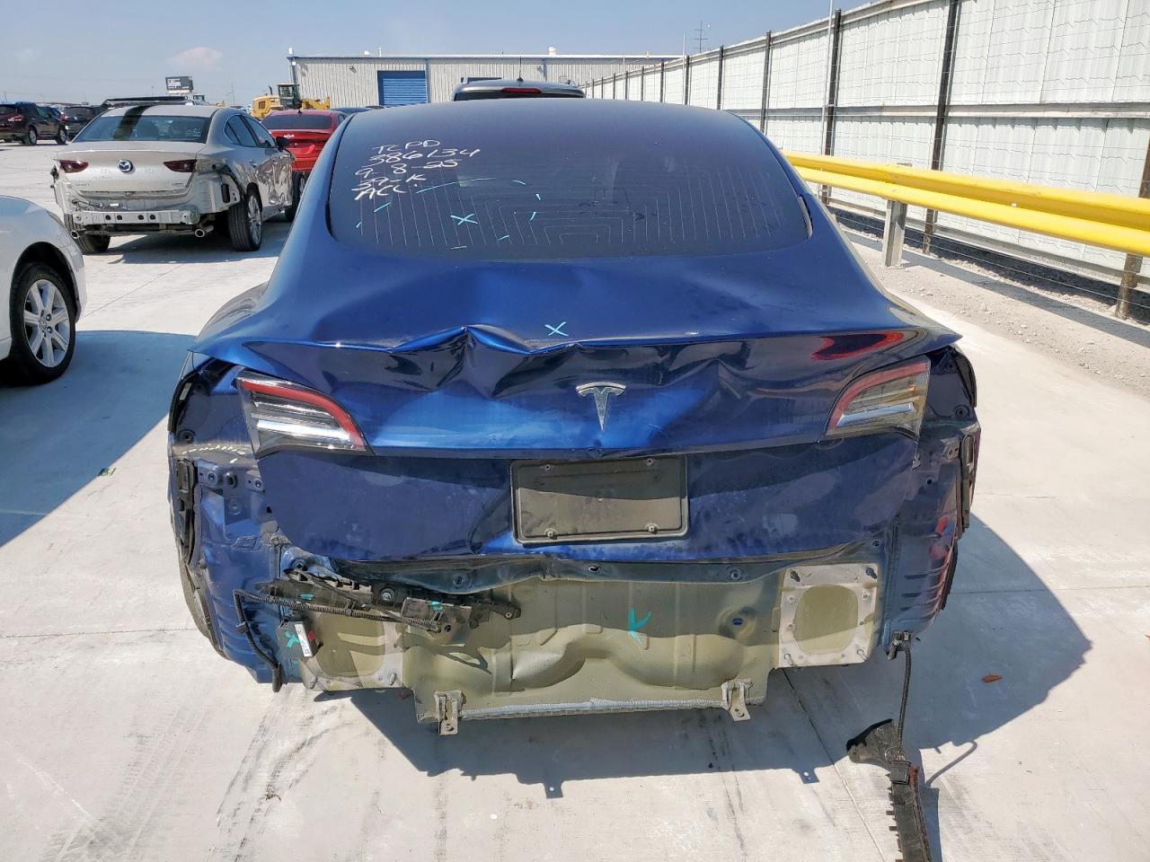 2018 Tesla Model 3 VIN: 5YJ3E1EA4JF118318 Lot: 85098695