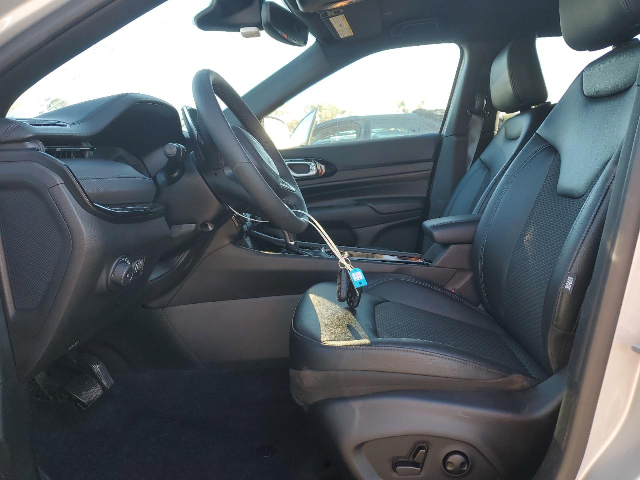 2025 Jeep Compass Latitude VIN: 3C4NJDBN5ST532143 Lot: 81390275