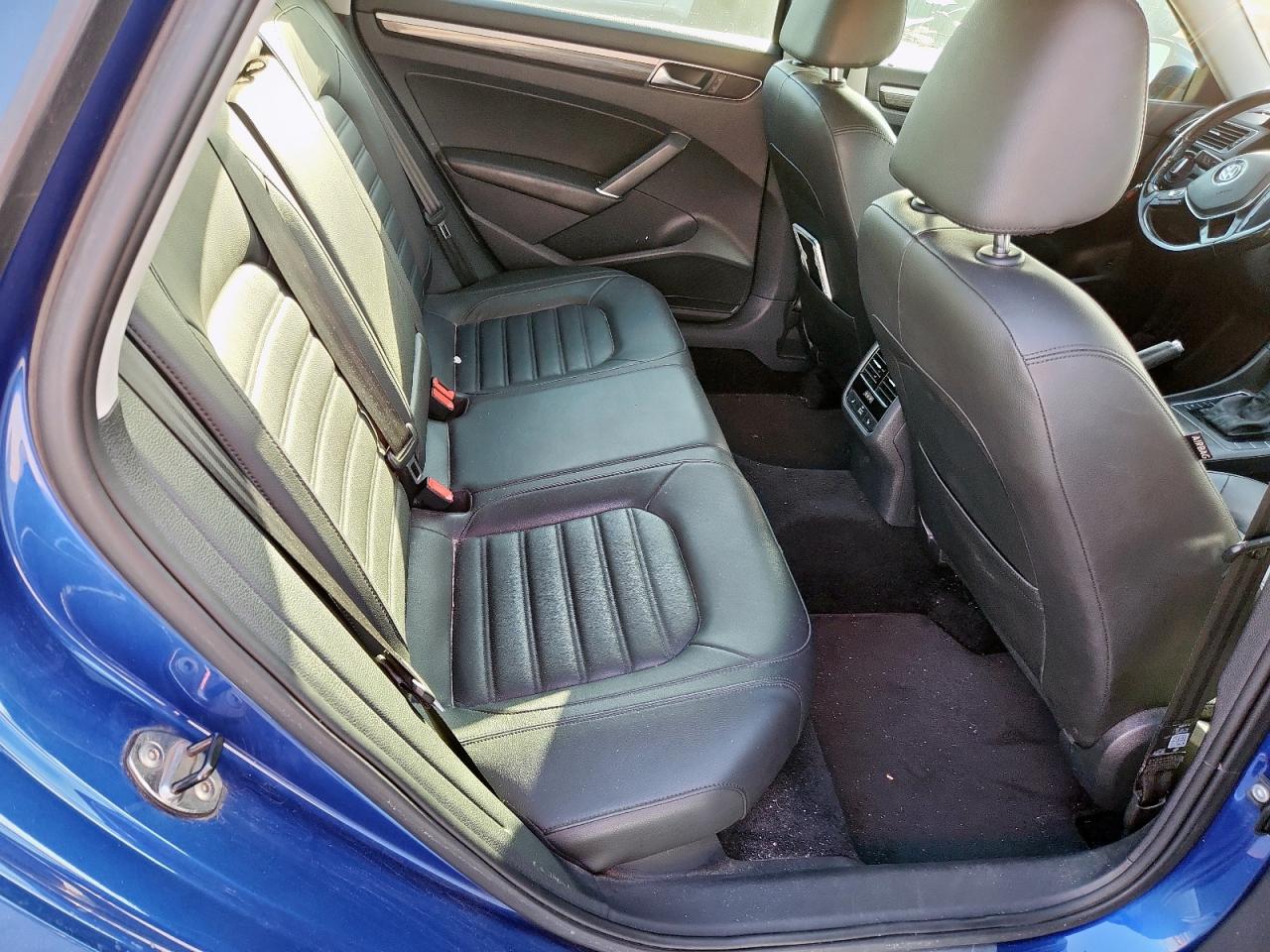 2017 Volkswagen Passat Sel Premium VIN: 1VWCT7A38HC060413 Lot: 85943375