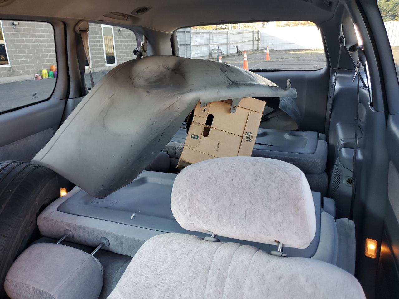 1998 Toyota Sienna Le VIN: 4T3ZF13C6WU088798 Lot: 87411235