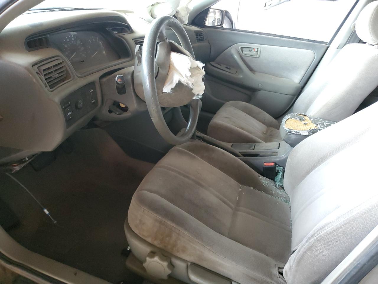 2005 Toyota Camry Le VIN: JT2BF22K9V0008664 Lot: 82381805