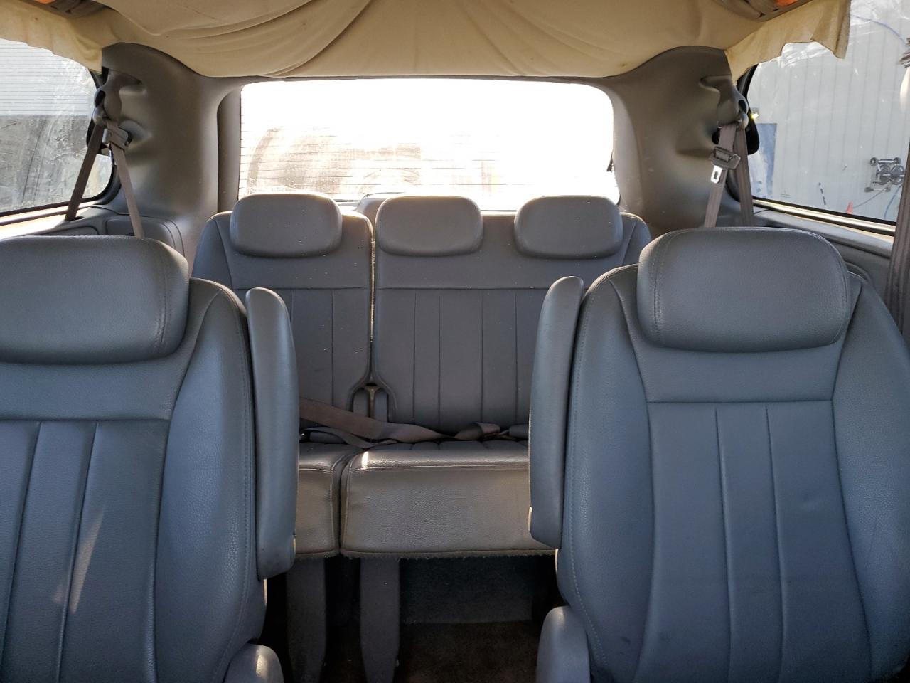 2005 Chrysler Town & Country Touring VIN: 2C4GP54L45R145325 Lot: 86888165