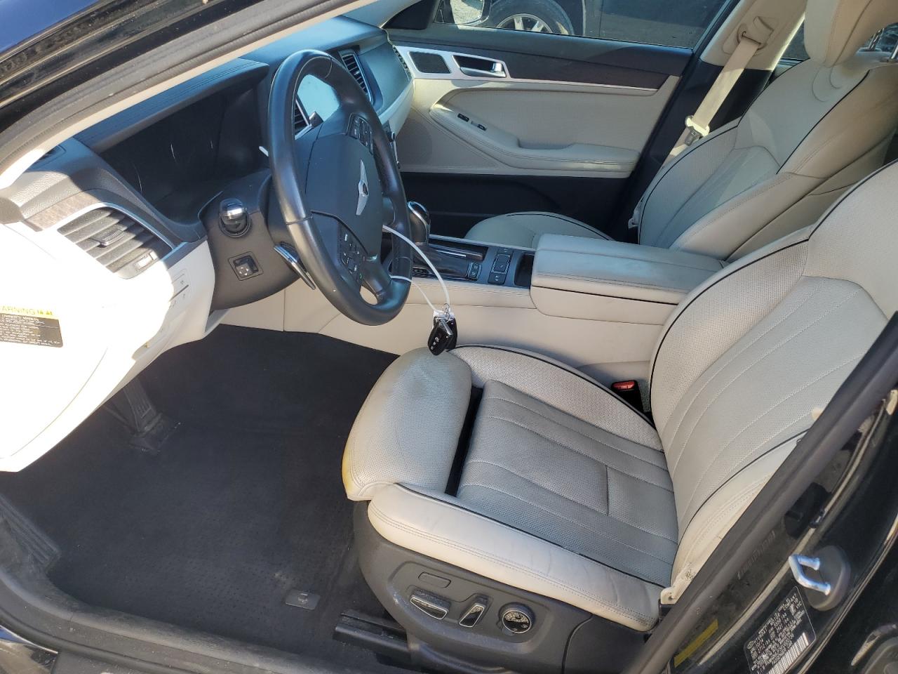 2015 Hyundai Genesis 5.0L VIN: KMHGN4JF5FU020736 Lot: 90438735