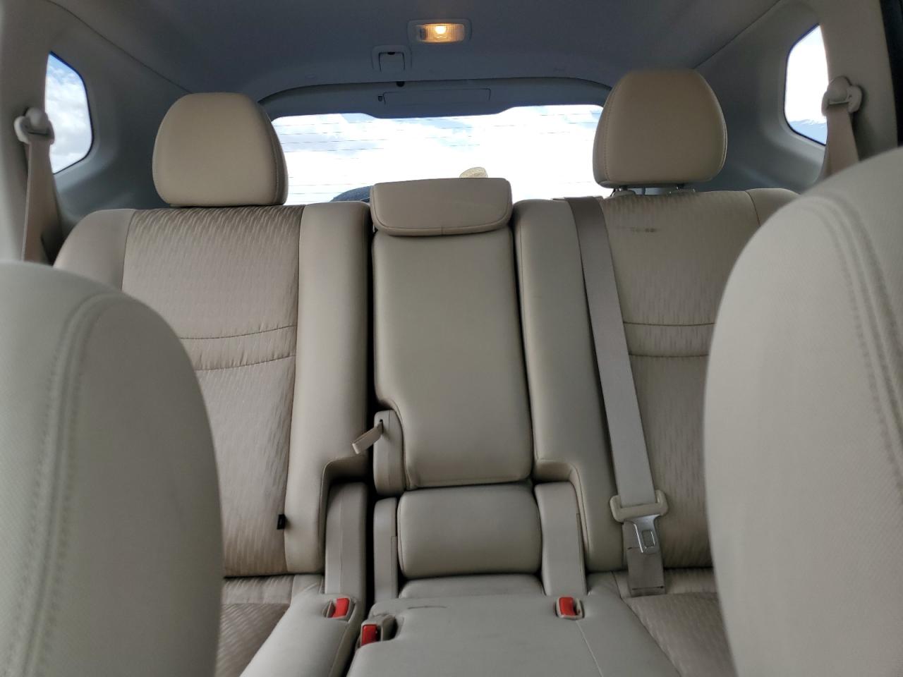 2017 Nissan Rogue S VIN: JN8AT2MT0HW398397 Lot: 85764745