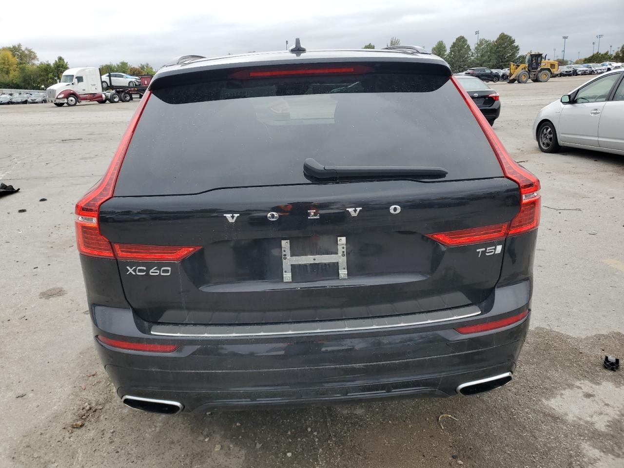 2021 Volvo Xc60 T5 R-Design VIN: YV4102DM9M1835461 Lot: 90316125