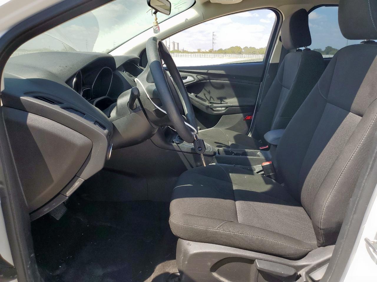 2017 Ford Focus Se VIN: 1FADP3K28HL295412 Lot: 84724905