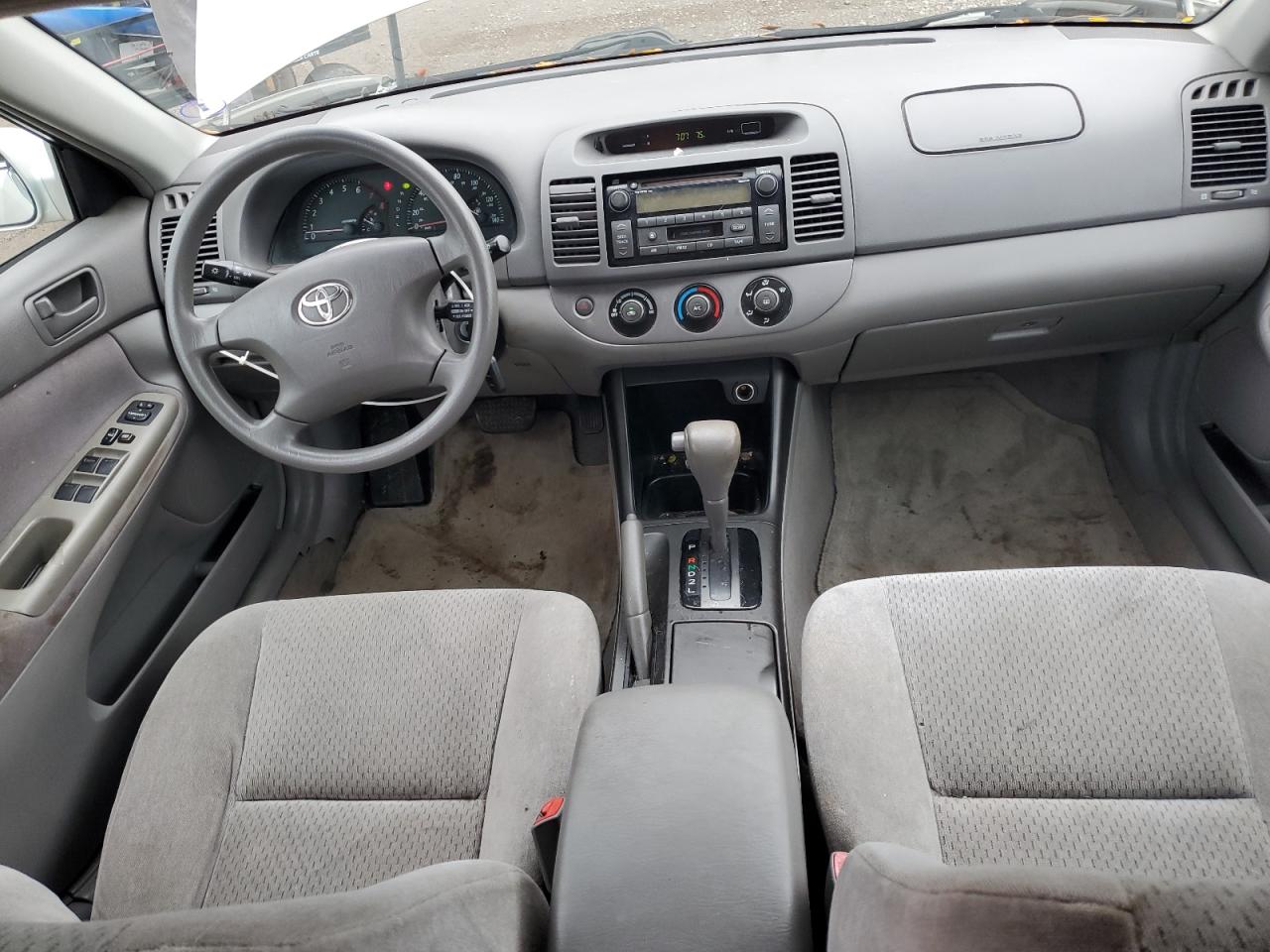 2004 Toyota Camry Le VIN: 4T1BE32K34U940555 Lot: 82257625