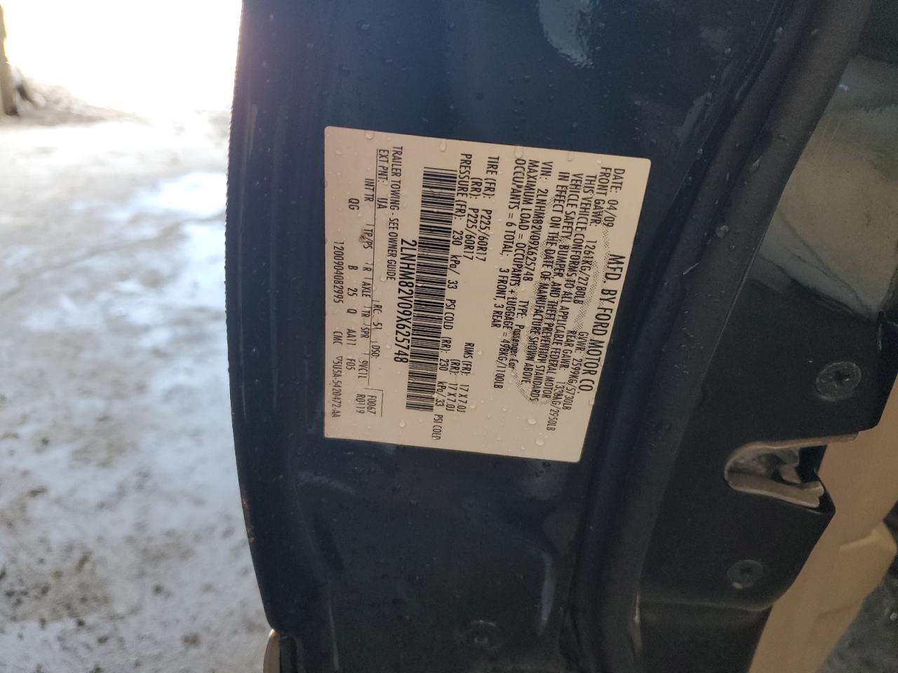 2009 Lincoln Town Car Signature Limited VIN: 2LNHM82V09X625748 Lot: 86120545