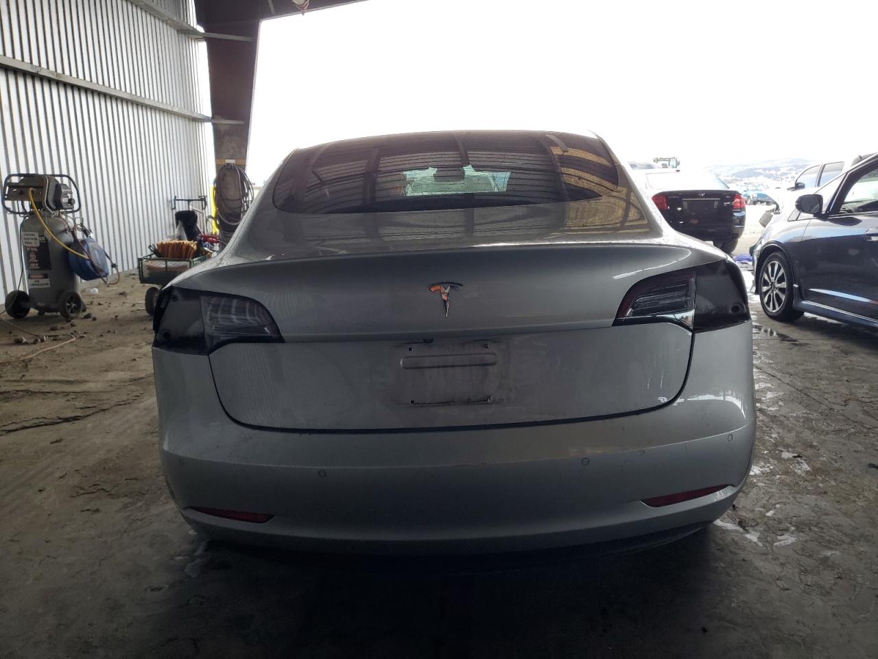 2018 Tesla Model 3 VIN: 5YJ3E1EA4JF043975 Lot: 85164515