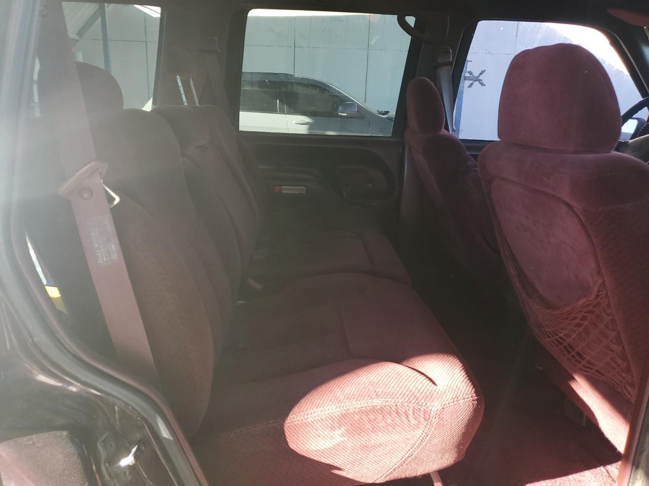 1996 GMC Yukon VIN: 1GKEK13RXTJ715046 Lot: 82674175