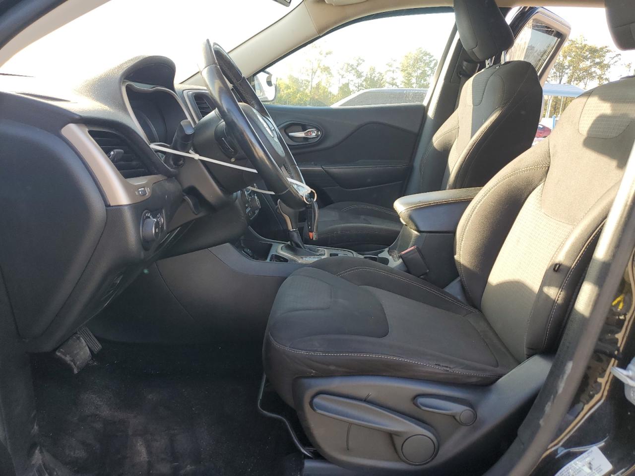 2015 Jeep Cherokee Latitude VIN: 1C4PJLCB5FW627485 Lot: 85745645