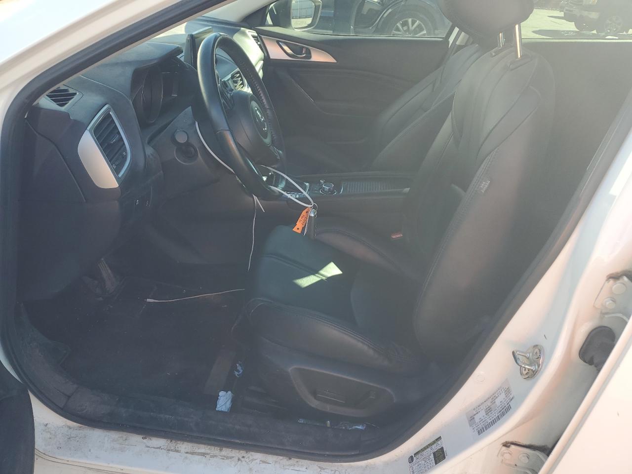 2018 Mazda 3 Touring VIN: 3MZBN1L33JM206740 Lot: 82460955