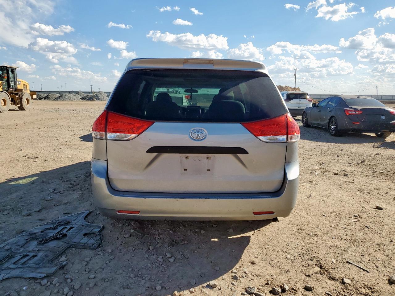 2011 Toyota Sienna Base VIN: 5TDKA3DC2BS001954 Lot: 81678805