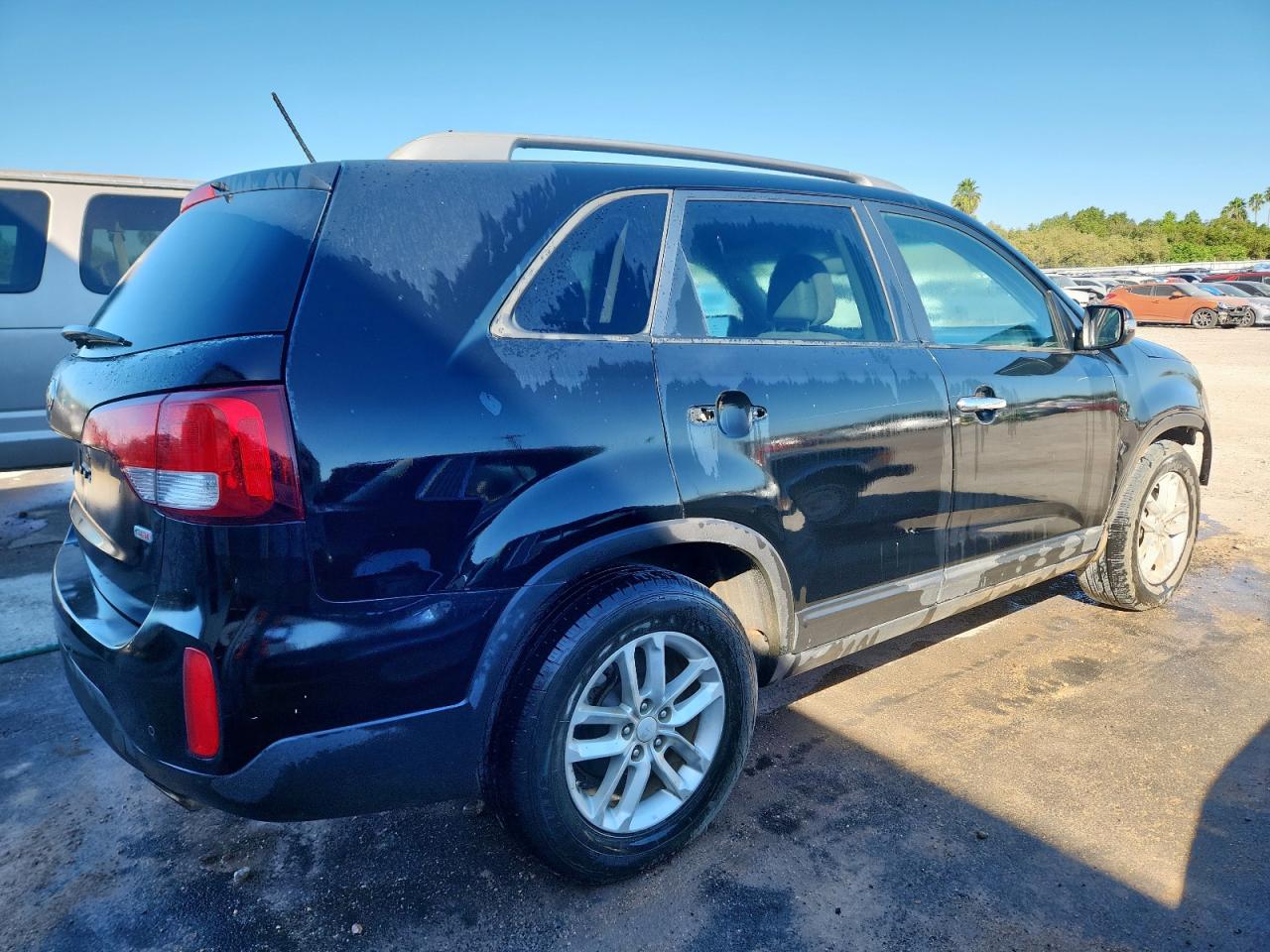 2015 Kia Sorento Lx black suv gas 5XYKT4A61FG657077 photo #4