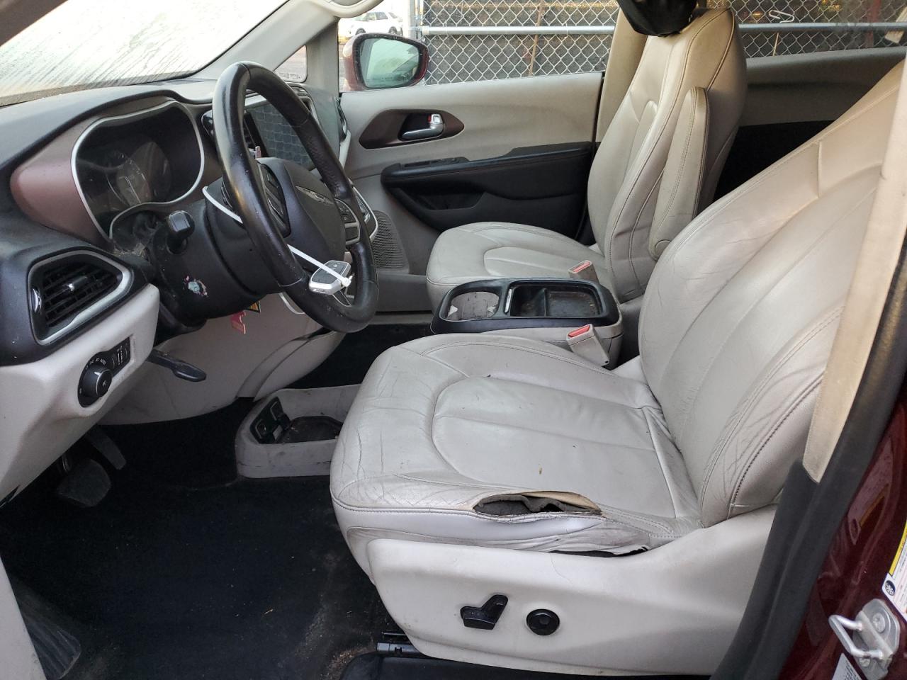 Pacif Trg+ Tourng Pls VIN: 2C4RC1BG8HR537330 Lot: 90695885