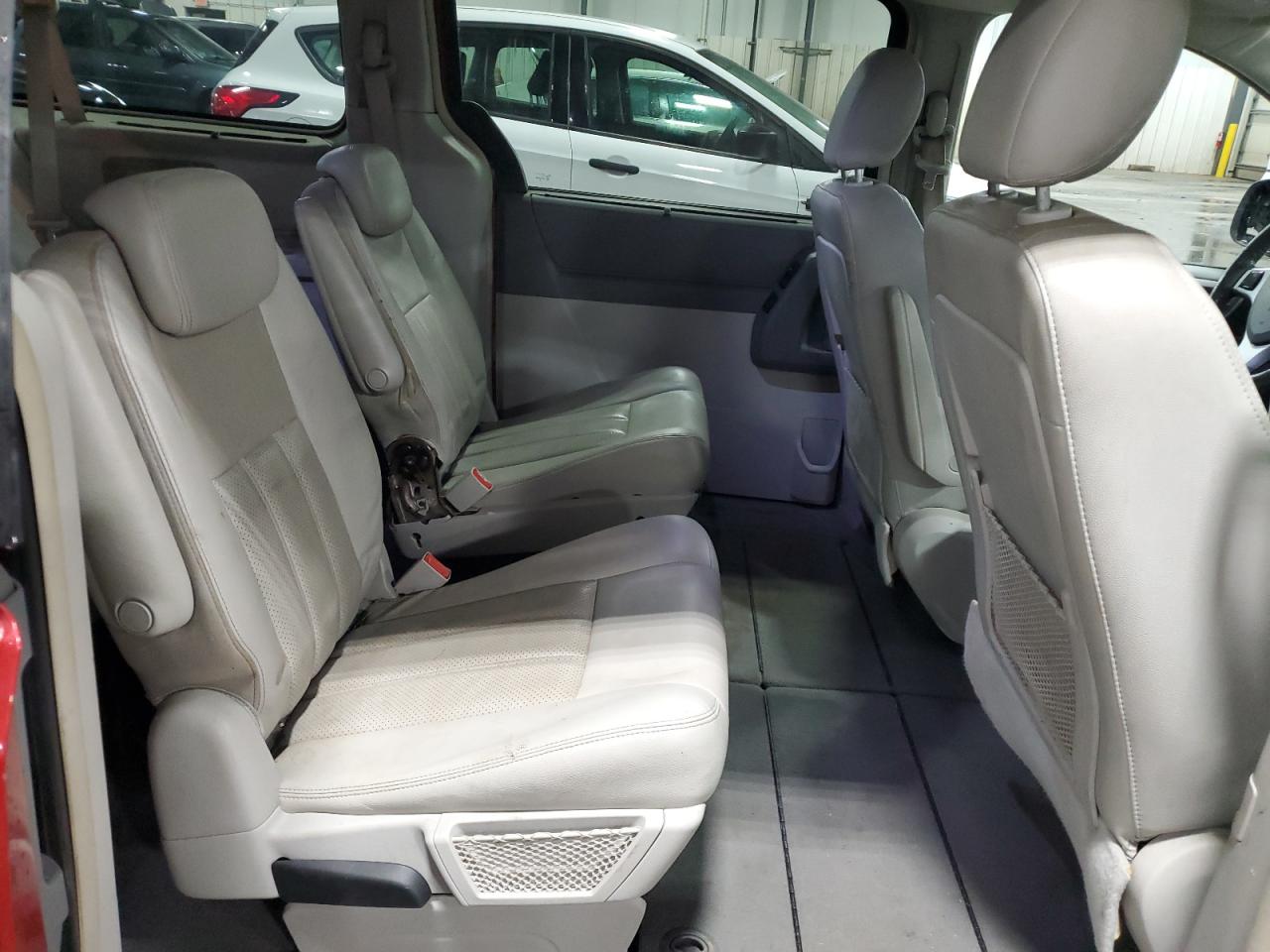 2009 Chrysler Town & Country Touring VIN: 2A8HR54119R679233 Lot: 87095675