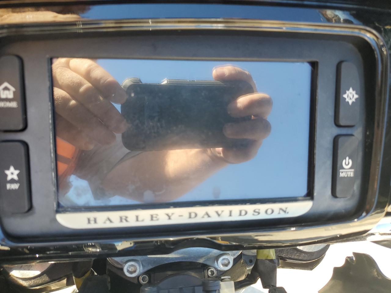 2018 Harley-Davidson Flhtk Shrine Ultra Limited VIN: 1HD1KND13JB670063 Lot: 86059035