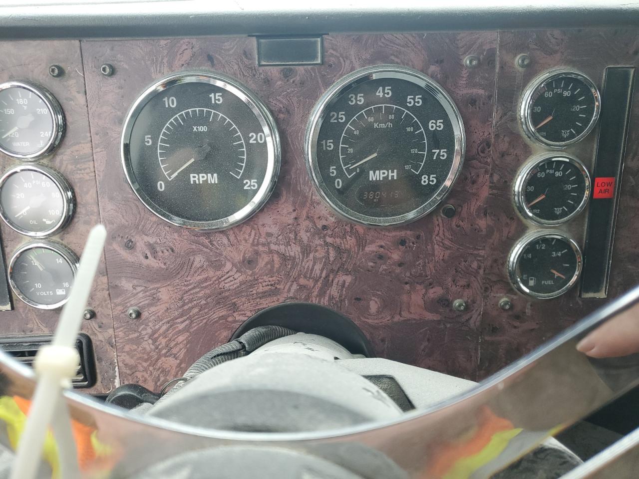 2001 International 9200 9200I VIN: 2HSCEAXR31C085894 Lot: 84943795