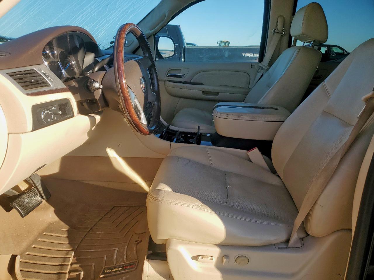 2008 Cadillac Escalade Luxury VIN: 1GYFK63868R270974 Lot: 89805415