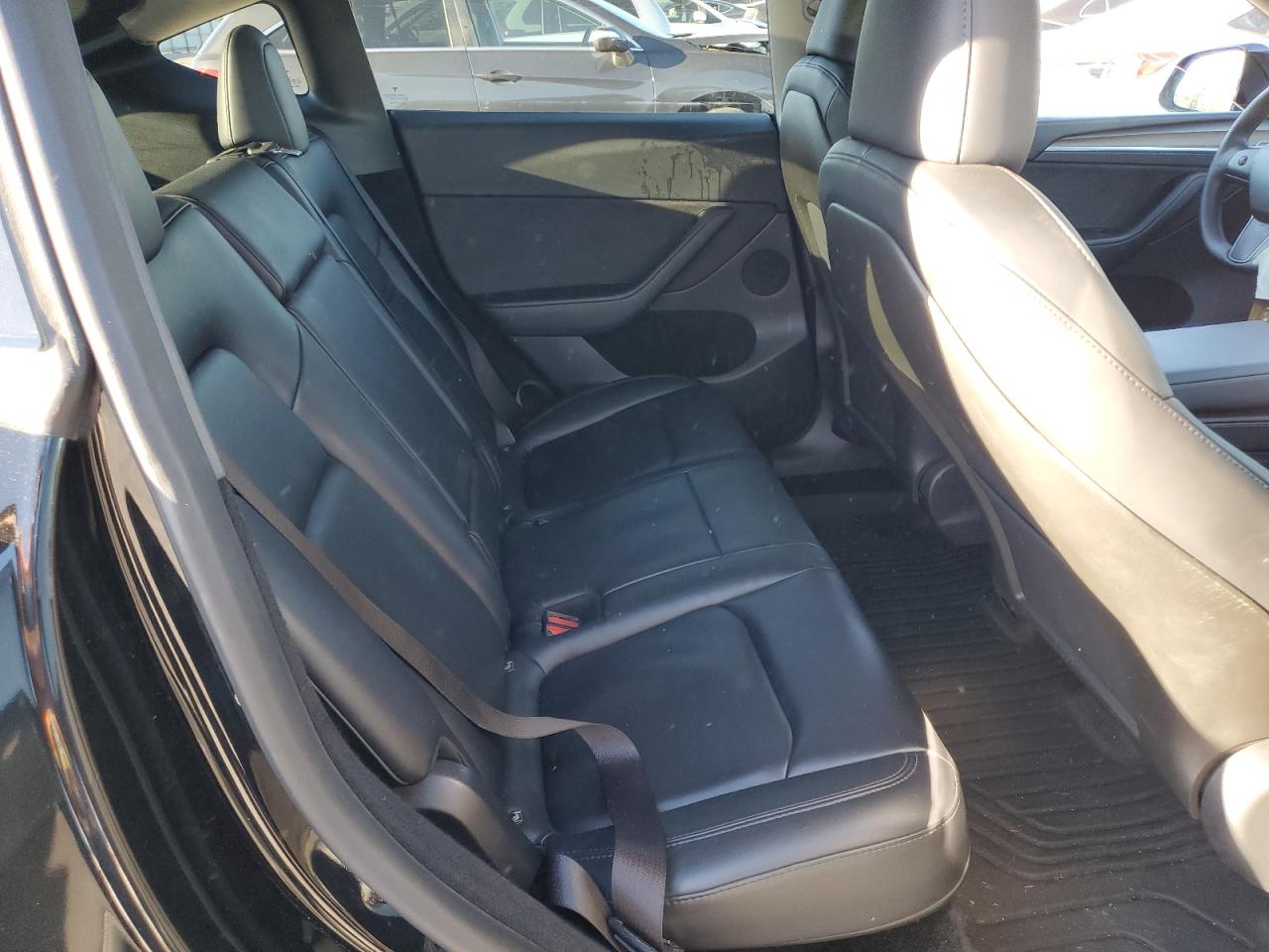 2024 Tesla Model Y VIN: 7SAYGDEE8RF108362 Lot: 90647665