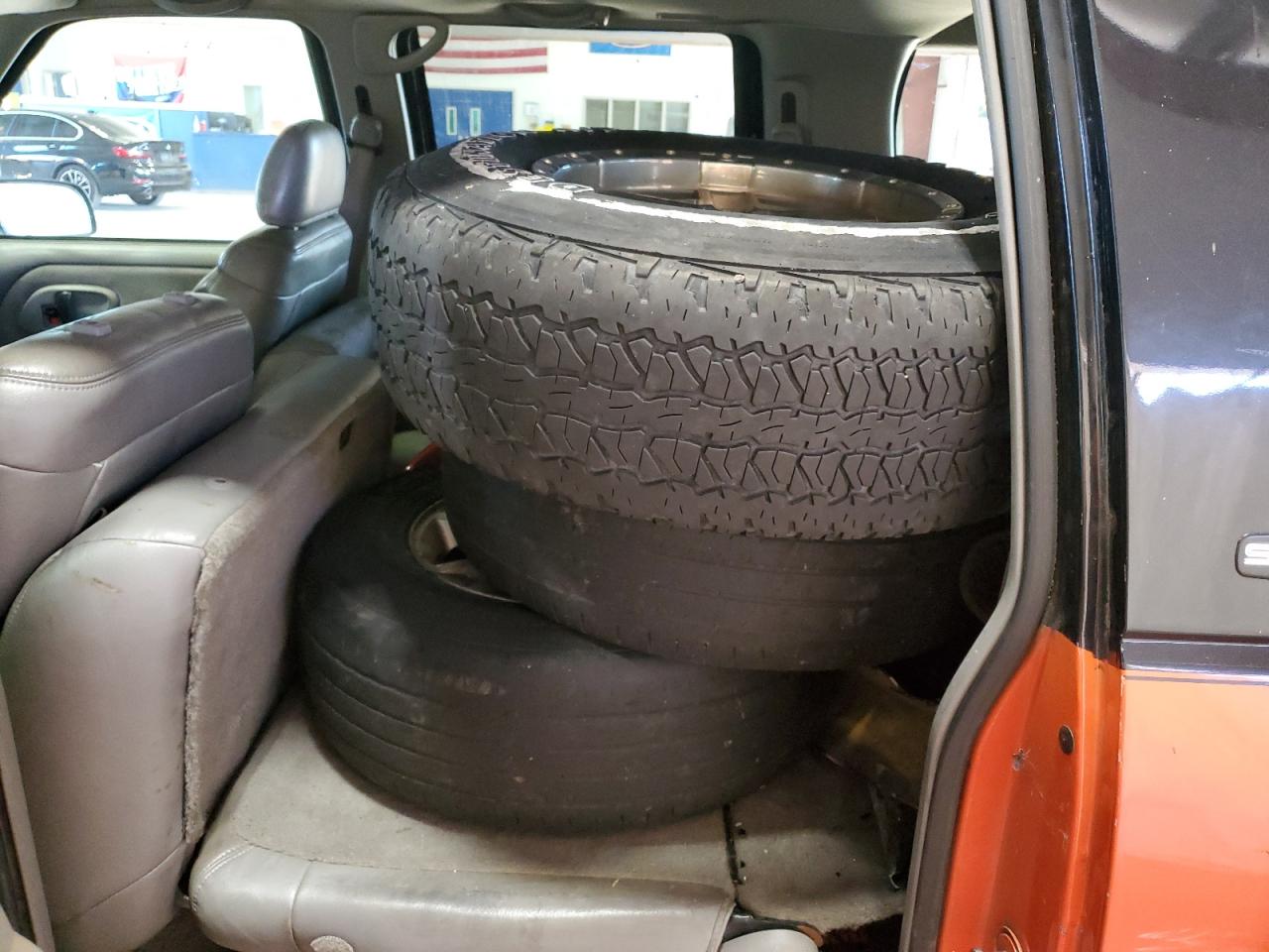 1999 GMC Suburban K1500 VIN: 1GKFK16R4XJ807369 Lot: 85537825