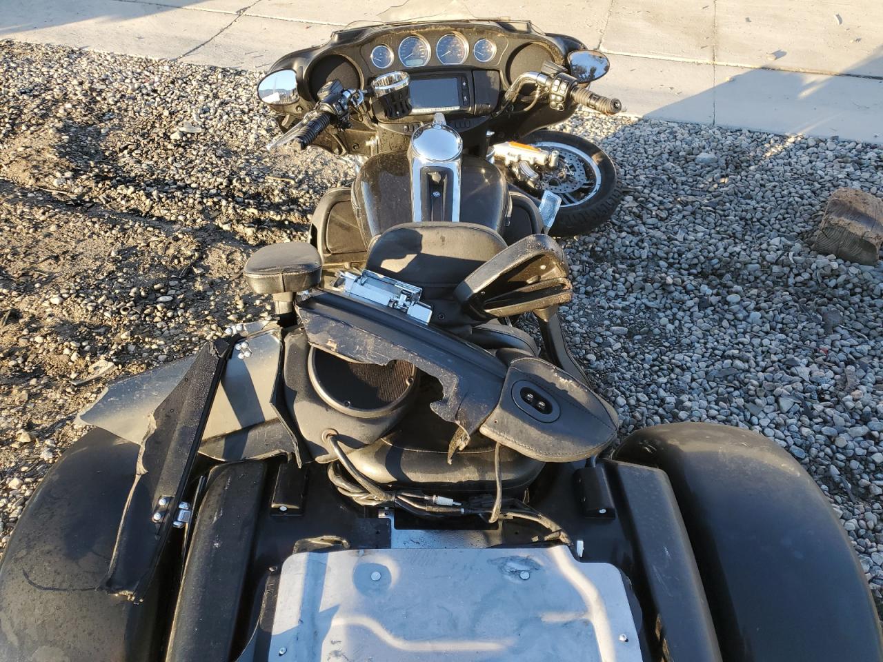 2018 Harley-Davidson Flhtcutg Tri Glide Ultra VIN: 1HD1MAD18JB851100 Lot: 85124065