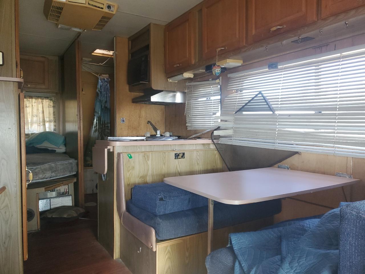 1988 Ford Econoline E350 Cutaway Van VIN: 1FDKE30G2JHB71470 Lot: 86901475