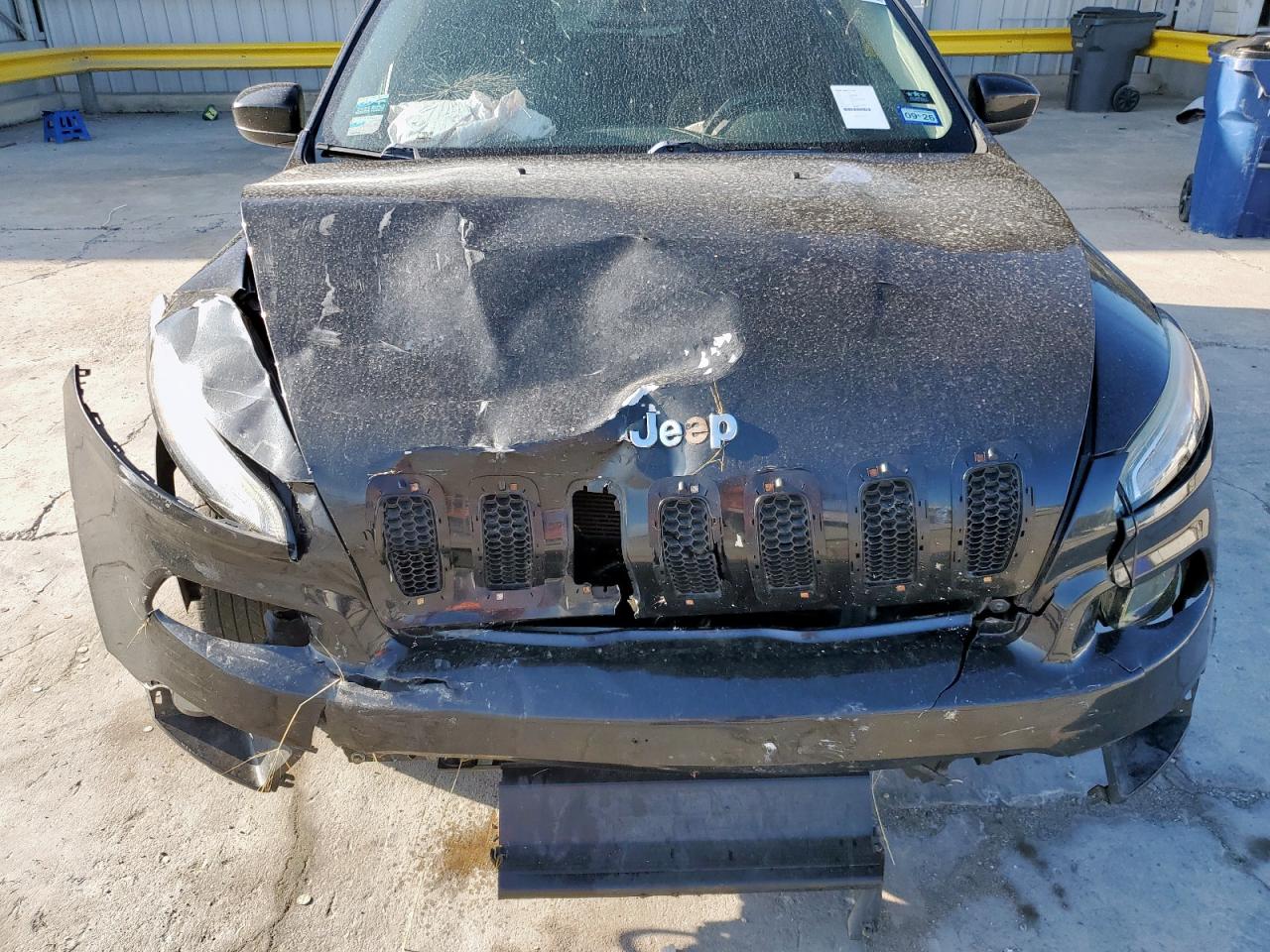 2016 Jeep Cherokee Latitude VIN: 1C4PJLCB9GW355833 Lot: 82242225