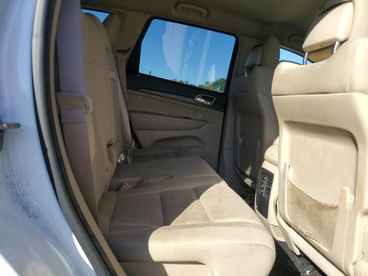 2015 Jeep Grand Cherokee Laredo VIN: 1C4RJFAG1FC736584 Lot: 82415275