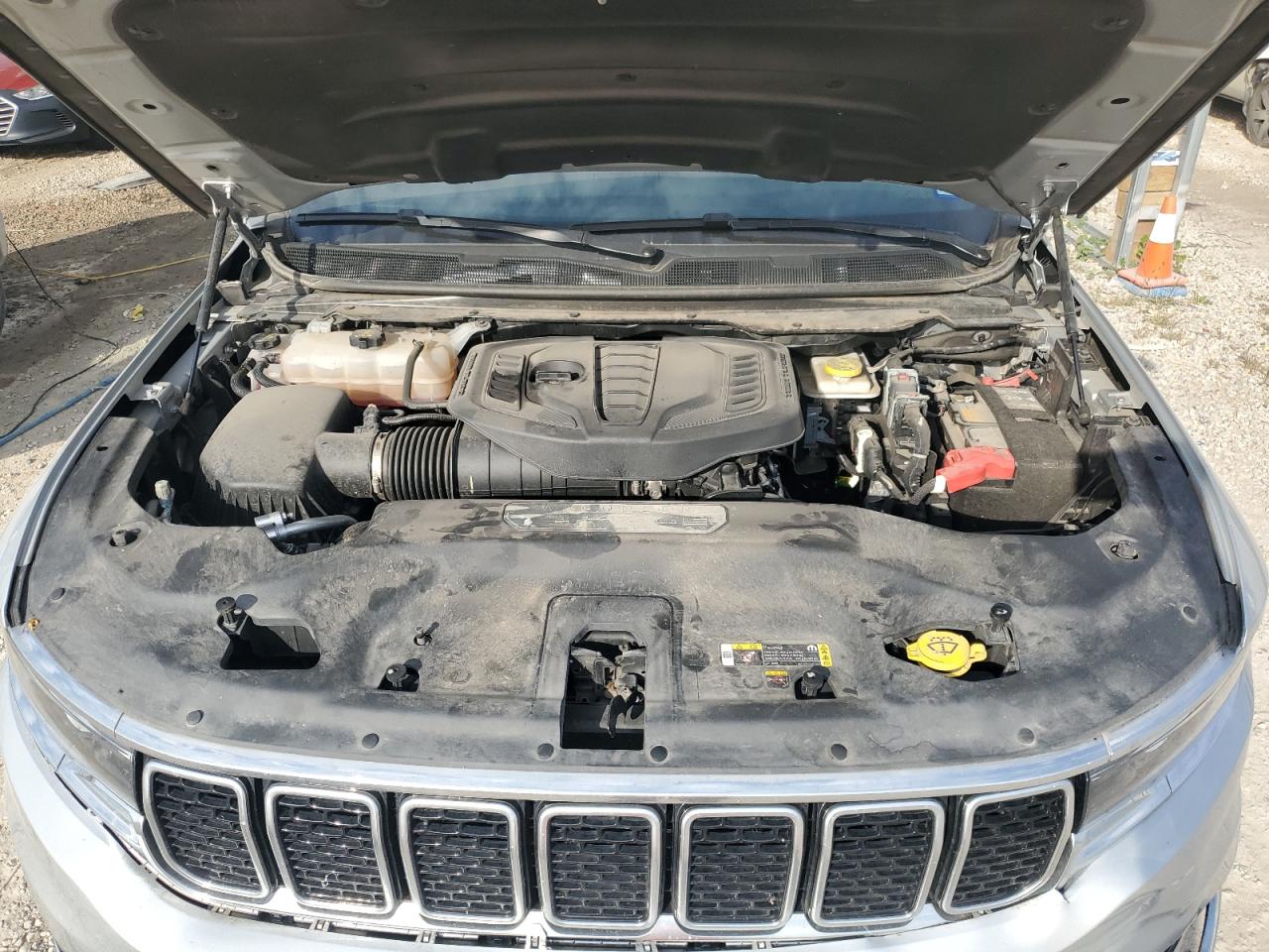 2024 Jeep Wagoneer L Series Ii VIN: 1C4SJRBPXRS135198 Lot: 84061845