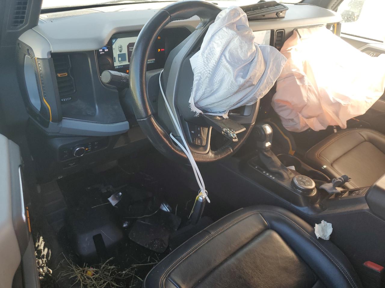 2022 Ford Bronco Base VIN: 1FMEE5DH0NLB83325 Lot: 85949055