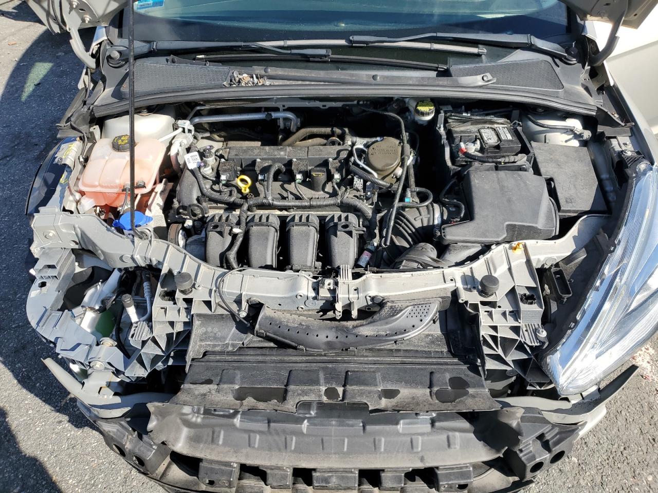 2015 Ford Focus Titanium VIN: 1FADP3J2XFL226736 Lot: 84420675