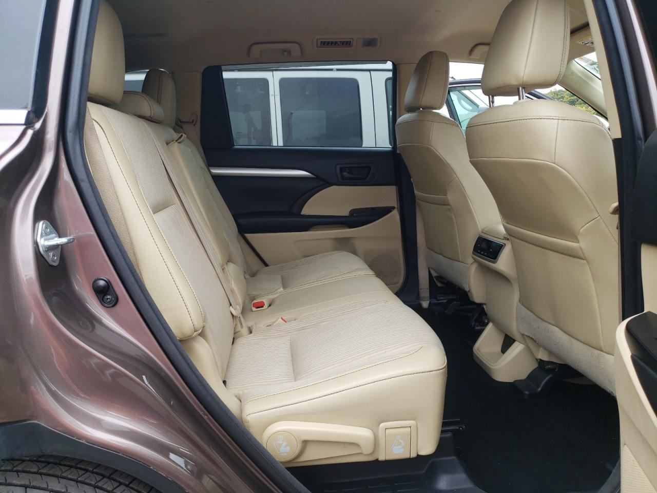 2017 Toyota Highlander Le VIN: 5TDBZRFH0HS446948 Lot: 82451485