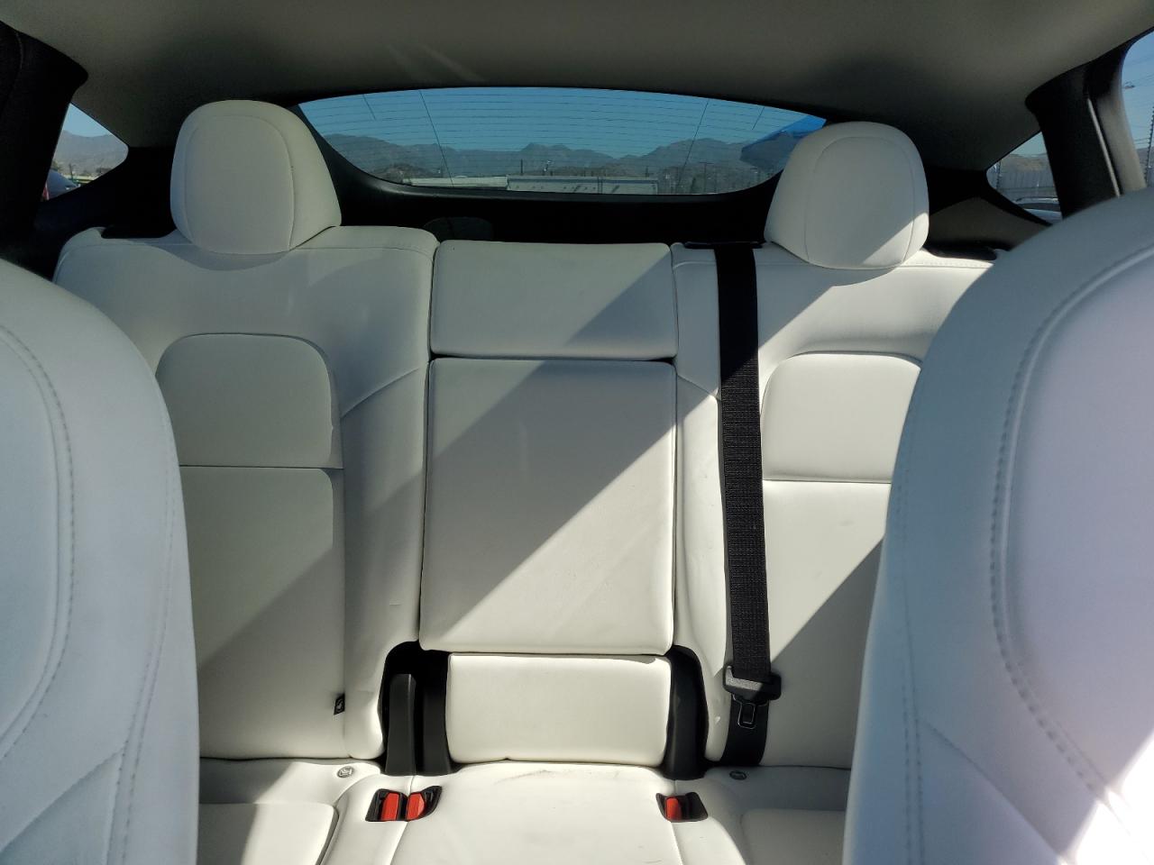 2024 Tesla Model Y VIN: 7SAYGDEE1RA322400 Lot: 87285495