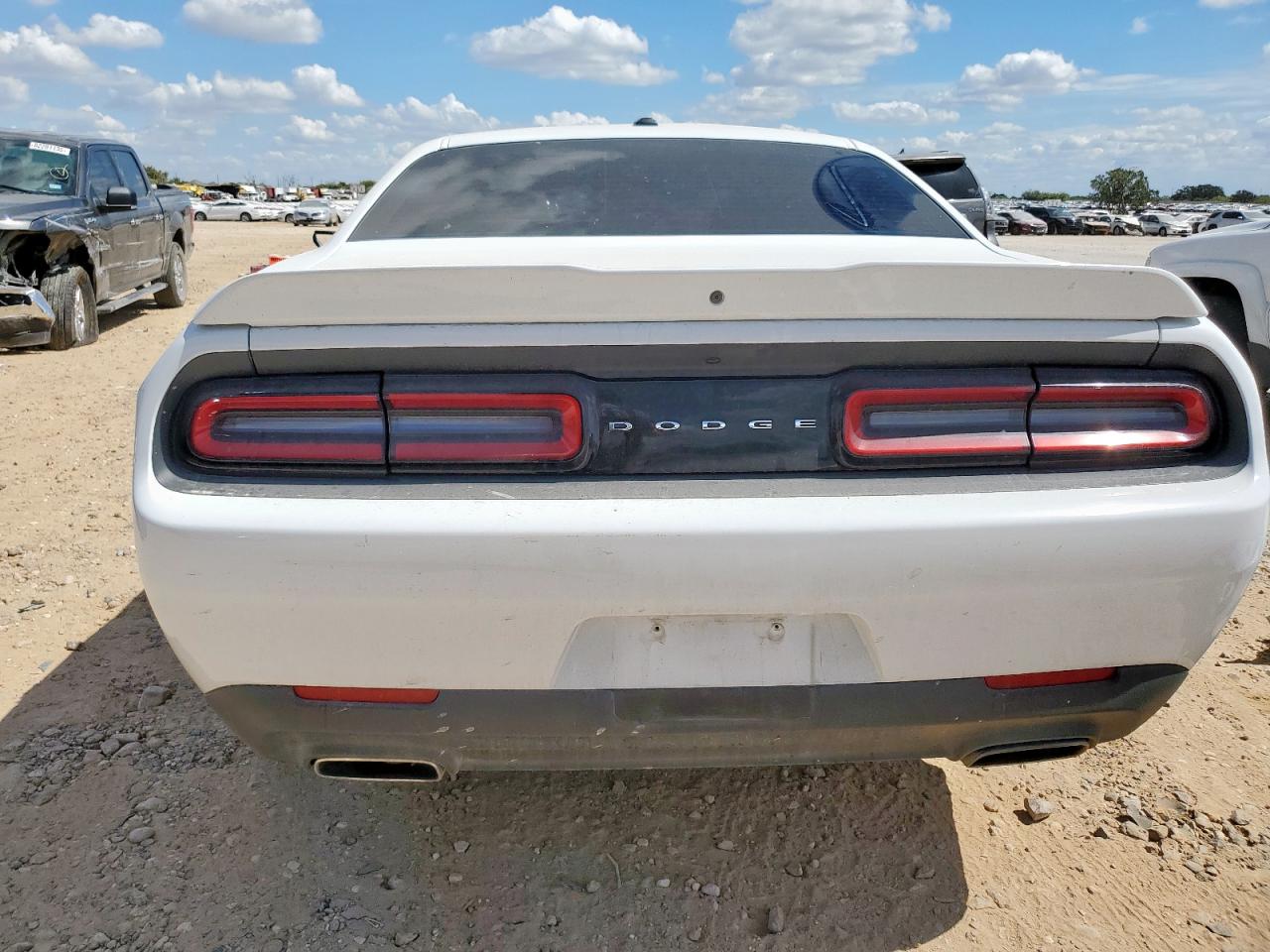 2018 Dodge Challenger Sxt VIN: 2C3CDZAG4JH215464 Lot: 85296145