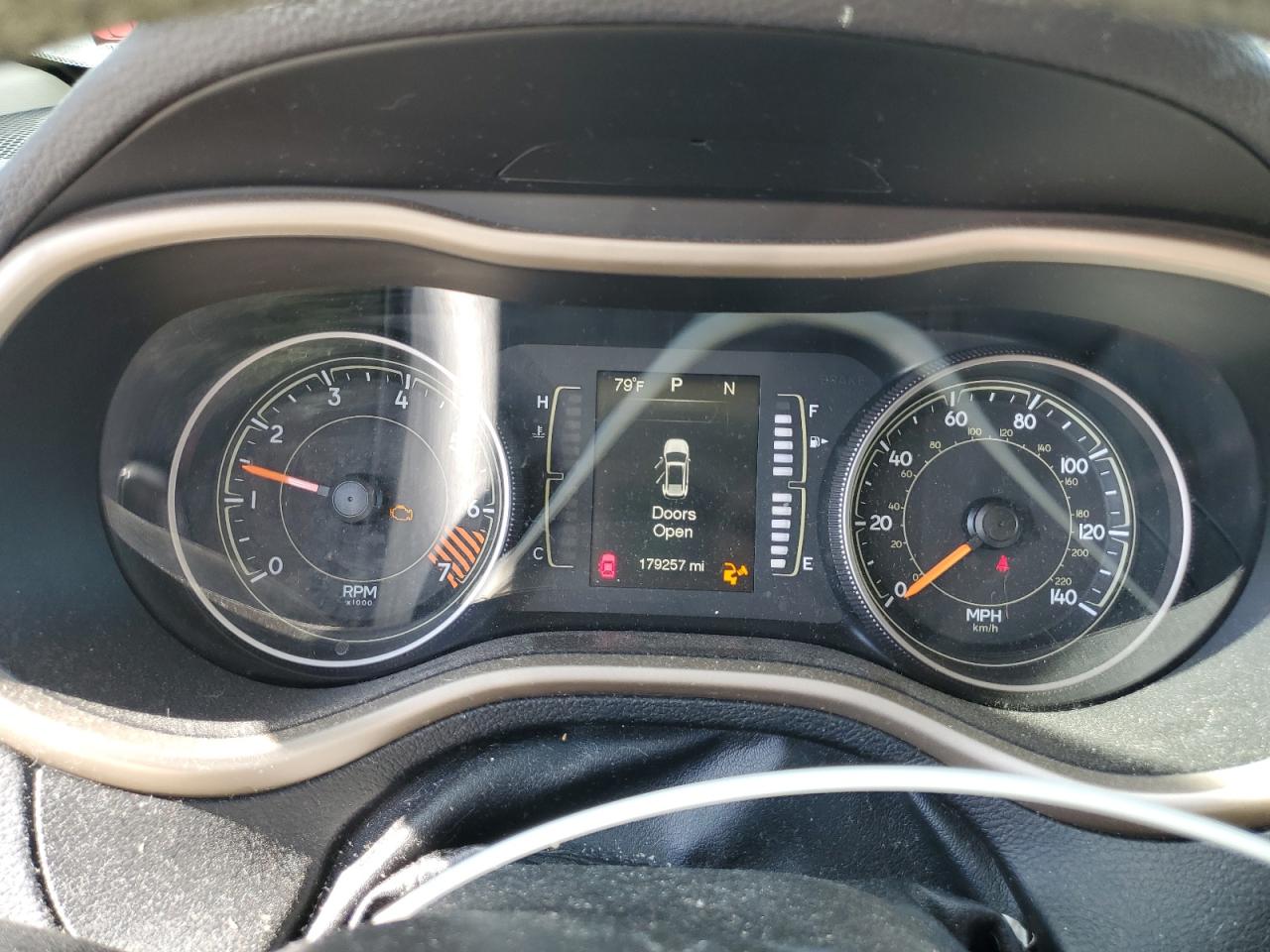 2015 Jeep Cherokee Latitude VIN: 1C4PJMCB8FW641452 Lot: 86244535