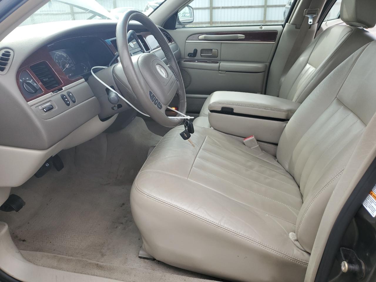 2004 Lincoln Town Car Executive VIN: 1LNHM81W34Y610275 Lot: 90085875