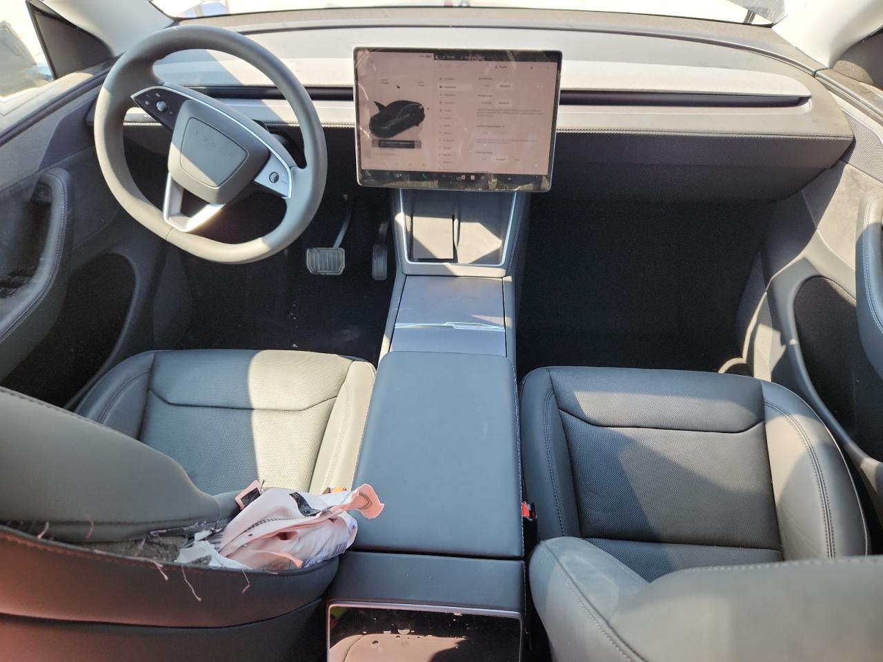 2026 Tesla Model Y VIN: 7SAYGDED4TF370233 Lot: 86806525