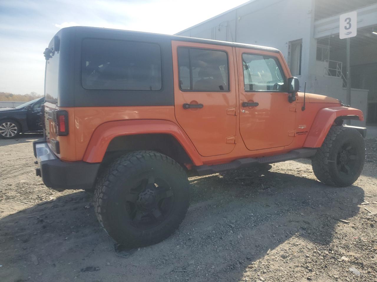 2015 Jeep Wrangler Unlimited Sahara orange suv flexible 1C4HJWEG8FL636942 photo #4